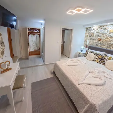 Το Πέτρινο Λουλούδι Της Ειρήνης Kálymnos