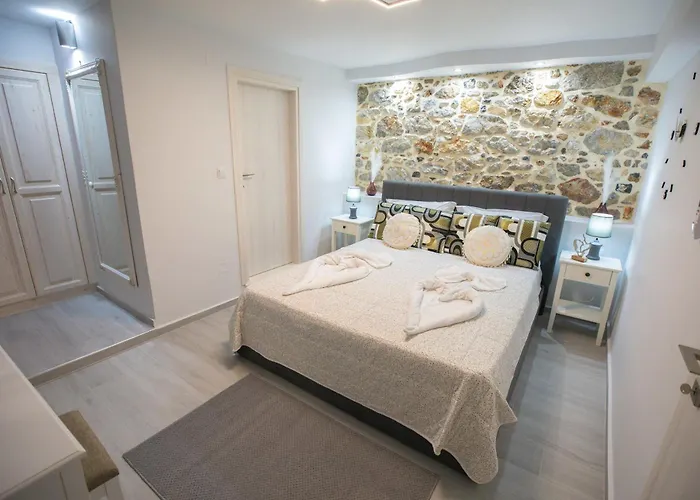 Το Πέτρινο Λουλούδι Της Ειρήνης Kálymnos