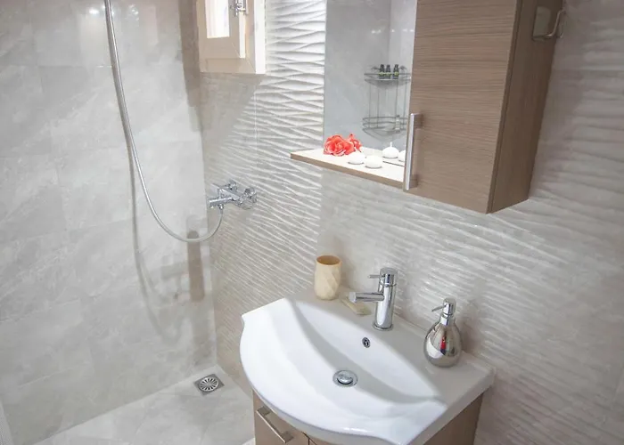 Το Πέτρινο Λουλούδι Της Ειρήνης Daire