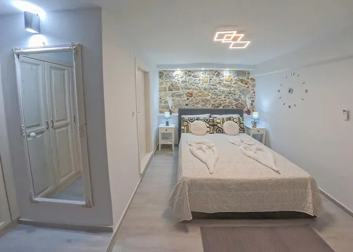 Το Πέτρινο Λουλούδι Της Ειρήνης Daire