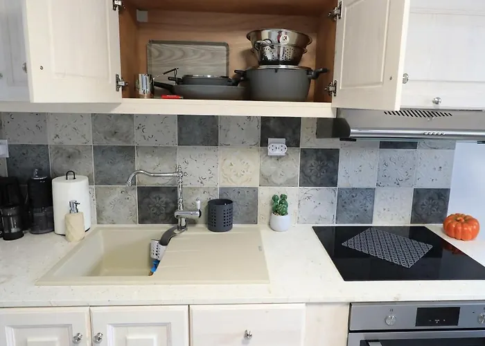 Το Πέτρινο Λουλούδι Της Ειρήνης Daire